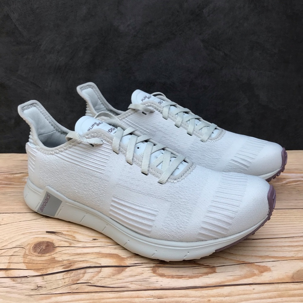 Brooks Pure Beat Women’s Light Grey Running Shoes.